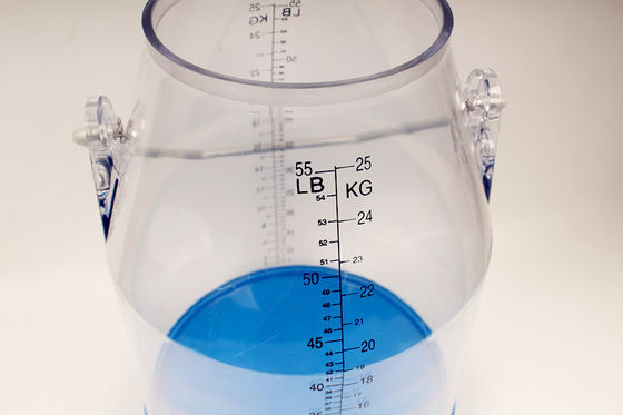 Un buen precio. Máquina de ordeño de acero inoxidable para productos lácteos de policarbonato Cubo 55LB con balanza en línea