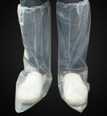 Un buen precio. Las cubiertas de zapatos desechables (blancas) en línea