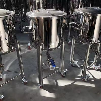 Un buen precio. Tanque de almacenamiento de agua de acero inoxidable con ruedas en línea
